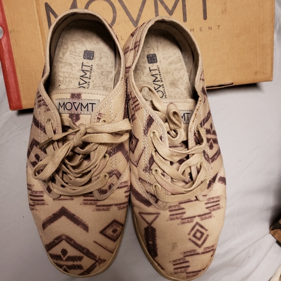 "Movmt" native am. pattern/design sz 11 mens shoes - Picture 9 of 9